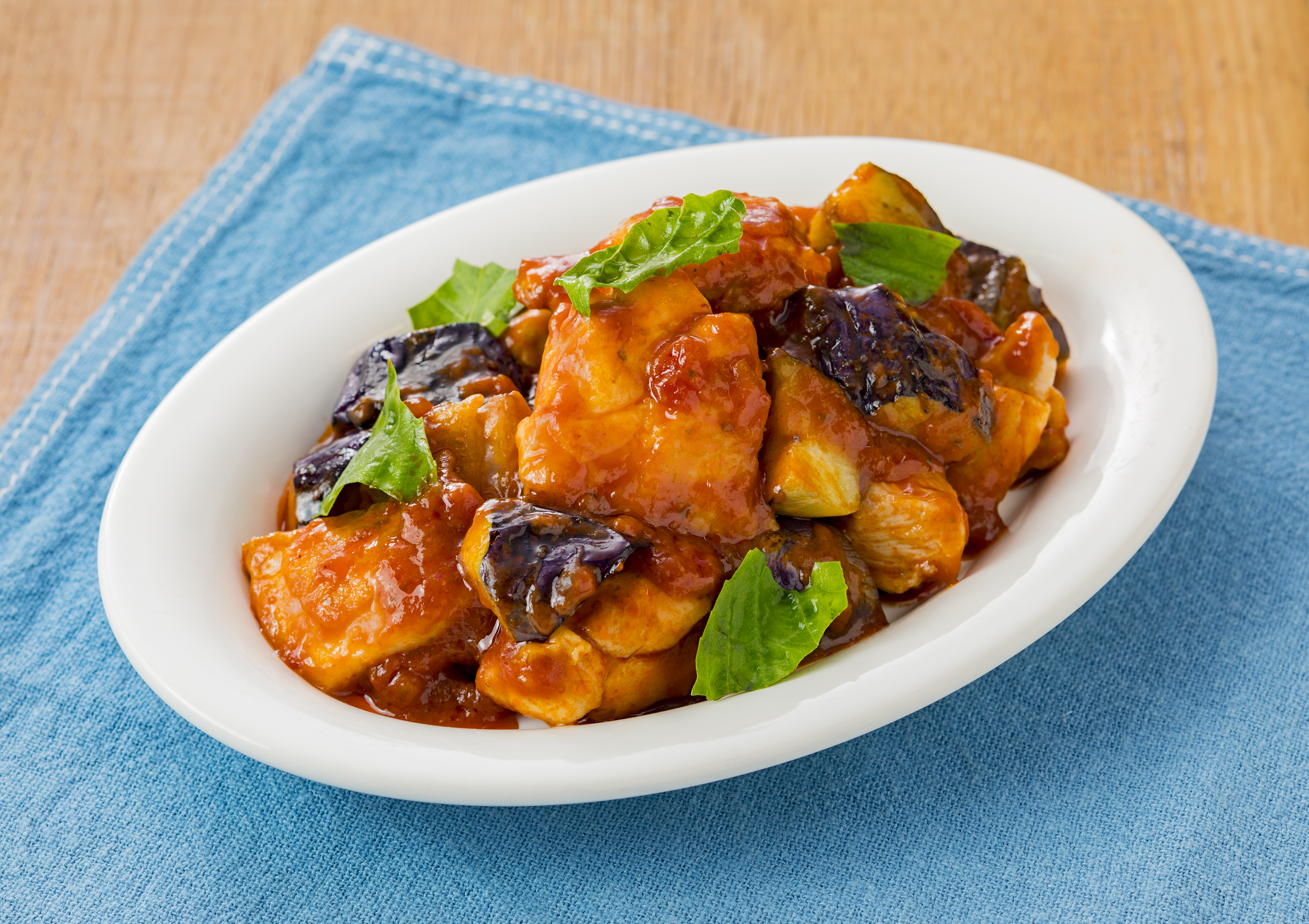 ごろごろチキンとなすのトマト煮込み風