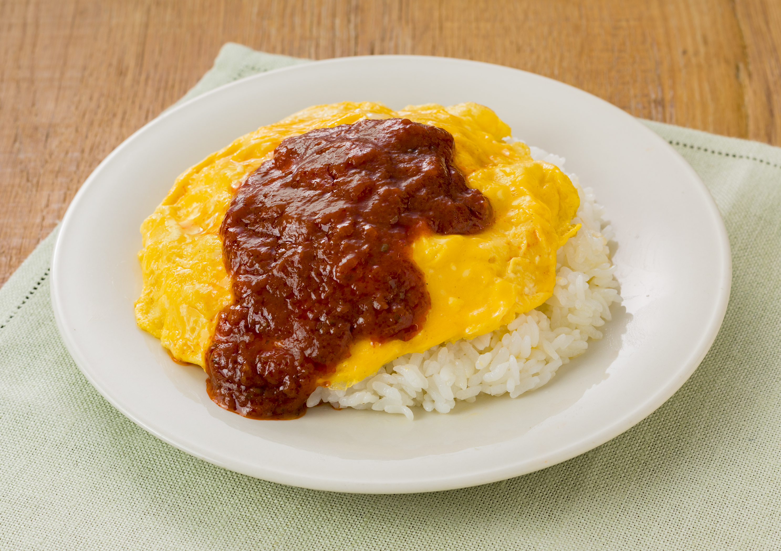 国産バジル香る！完熟トマトオムライス