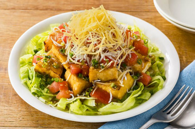 カリッと厚揚げとトマトとチーズのサラダ