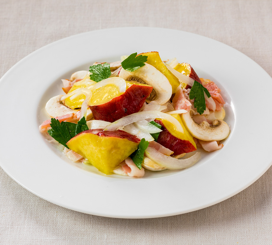 さつまいもとマッシュルームとベーコンのサラダ