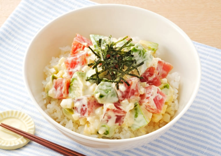 にんにくマヨのマグロアボカド丼