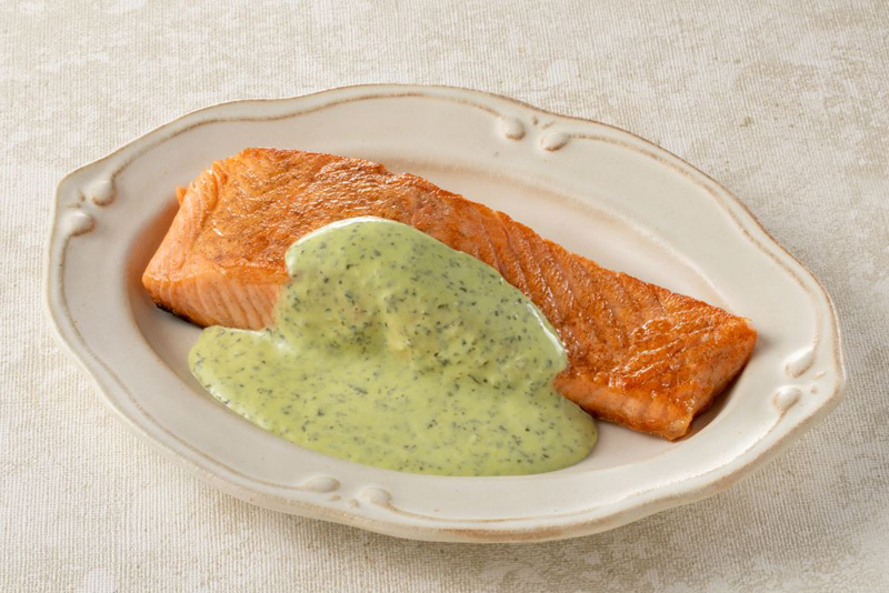 サーモンソテーのグリーンソース