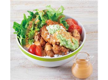 鶏から揚げのコブサラダ丼