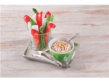 スティック野菜の焙煎ナッツディップ添え