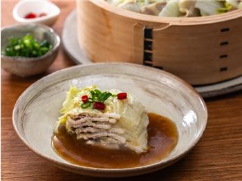 旨たれで食べる豚肉と白菜の蒸篭蒸し