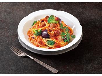 ごろごろミートと野菜のトマトガーリックパスタ