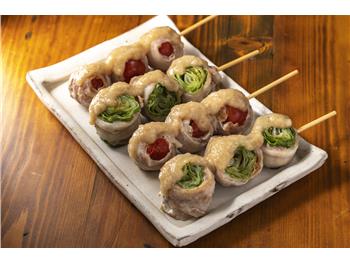 ねぎ塩ソースの肉巻き野菜串