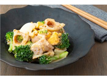 蒸し鶏とブロッコリーの温サラダ