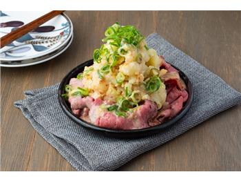 焙煎胡麻ポテトサラダ　ローストビーフ添え