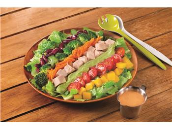 チキンとアボカドのコブサラダ