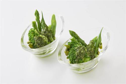 ブロッコリーとピスタチオのパセリソース