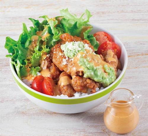 鶏から揚げのコブサラダ丼