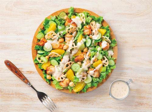 グリルチキンの焙煎ナッツパワーサラダ