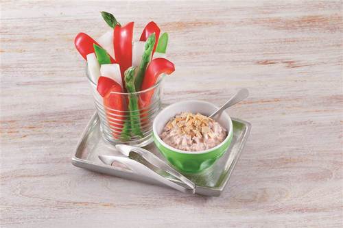 スティック野菜の焙煎ナッツディップ添え