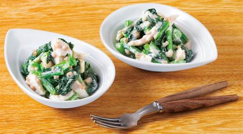 小松菜と蒸し鶏の焙煎ナッツ和え