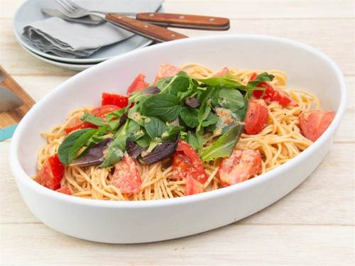 トマトとシェフズオニオンのパスタ