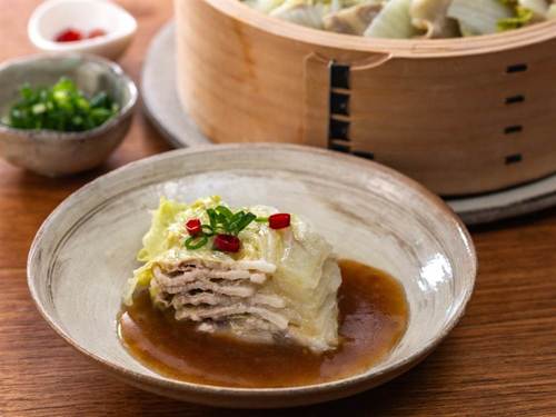 旨たれで食べる豚肉と白菜の蒸篭蒸し