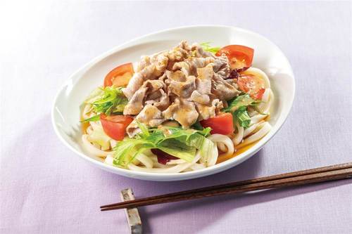 胡麻ドレ仕立ての豚しゃぶサラダうどん