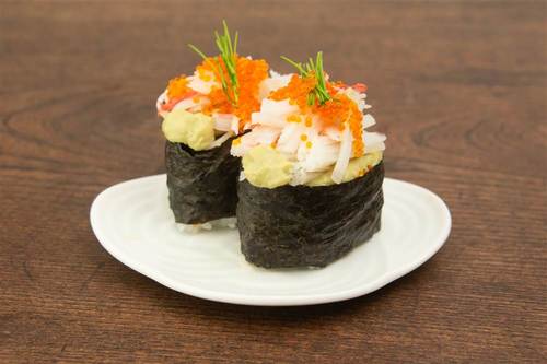 とびことアボカドソースのこぼれ軍艦