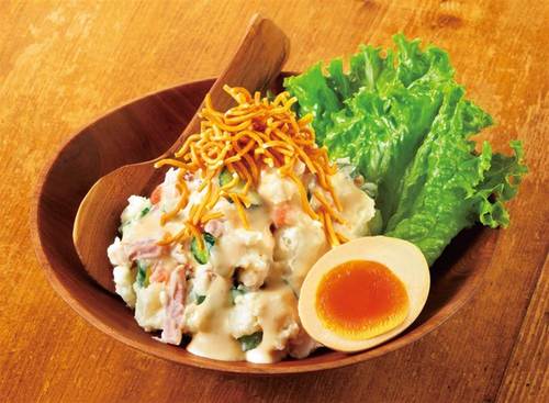 酒場のスナックポテトサラダ