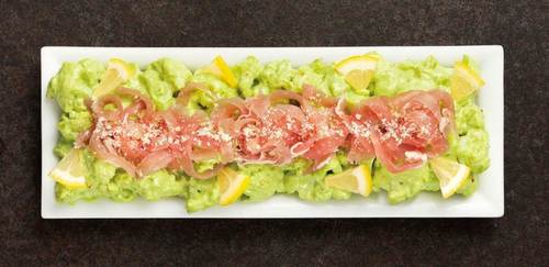 生ハムとカリフラワーのワカモレソース