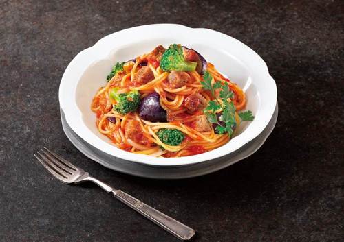 ごろごろミートと野菜のトマトガーリックパスタ