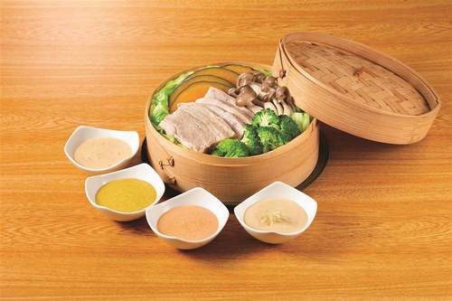 豚と野菜のせいろ蒸し 〜4種のしょうがクリーミィだれ〜