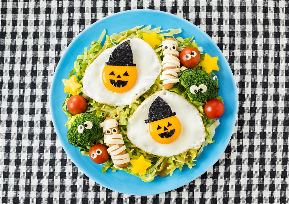 目玉焼きジャック・オー・ランタンのハロウィンサラダ