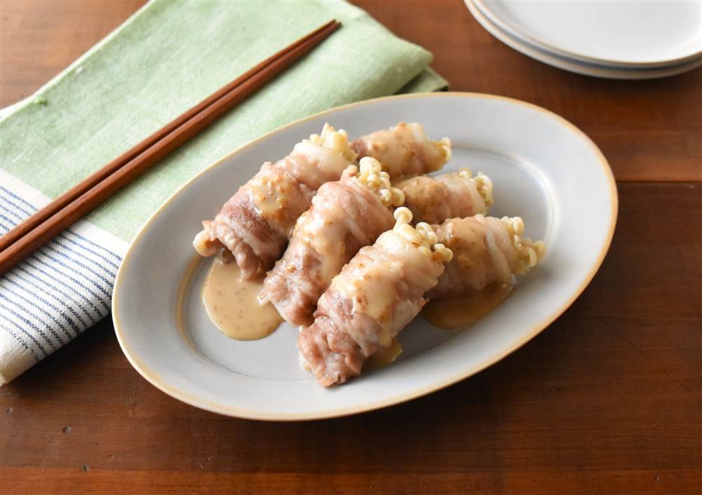 写真：レンジでかんたん！えのきの豚肉巻きサラダ