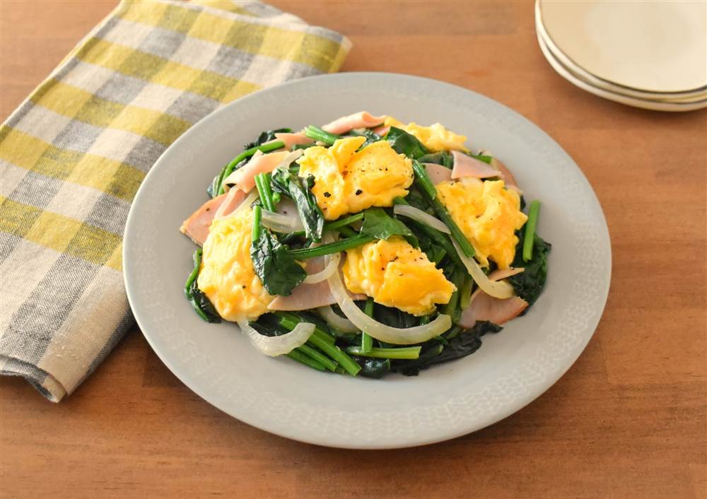 写真：ほうれん草と卵とハムのマヨソテー