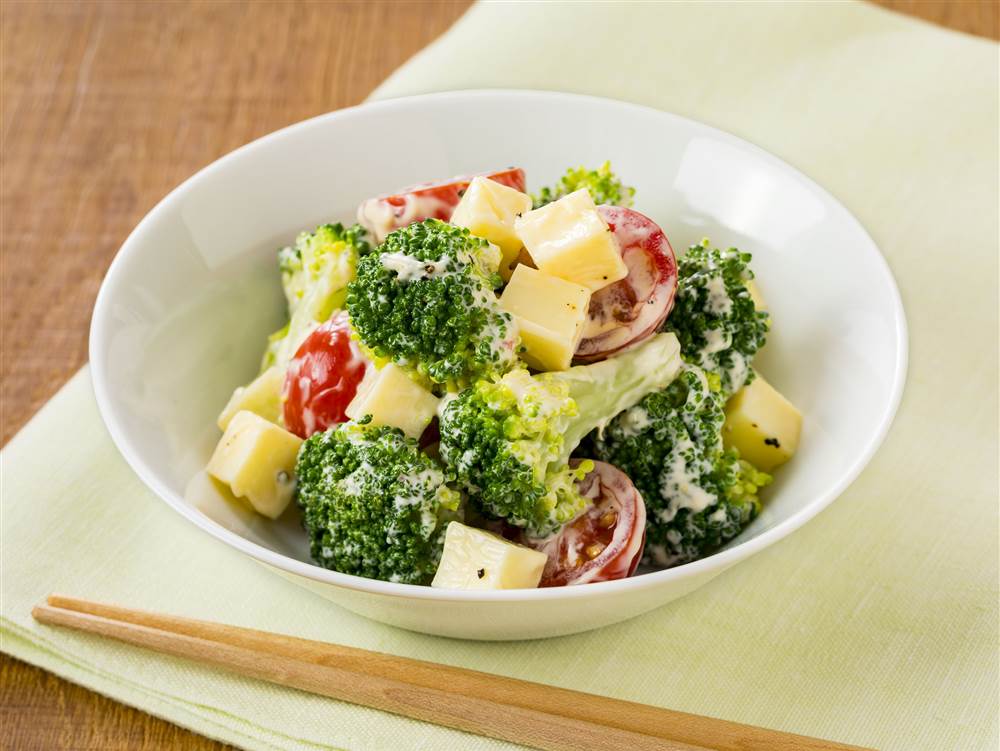 写真：ブロッコリーとチーズのマヨサラダ