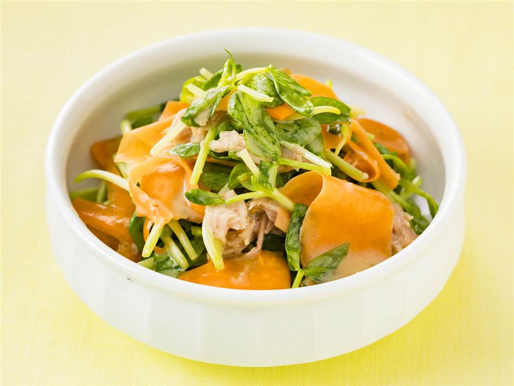 写真：にんじんとツナと豆苗のサラダ