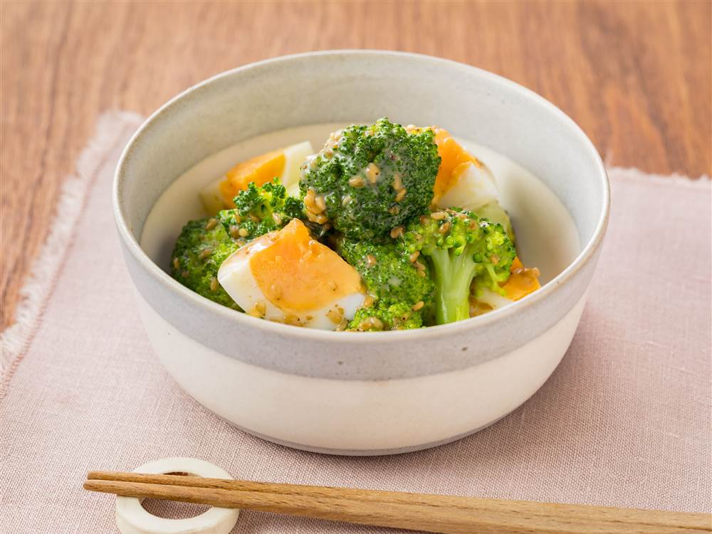 写真：ブロッコリーとゆで卵のあえサラダ