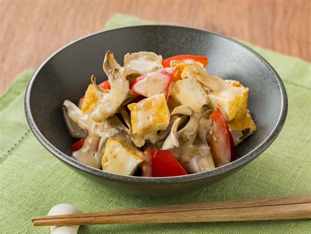 写真：厚揚げとまいたけのサラダ