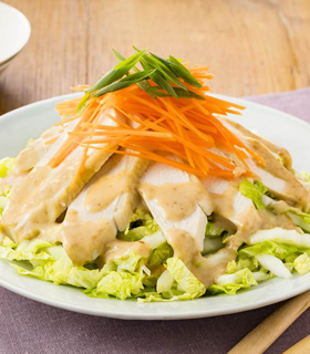 白菜とにんじんと鶏むね肉のサラダ